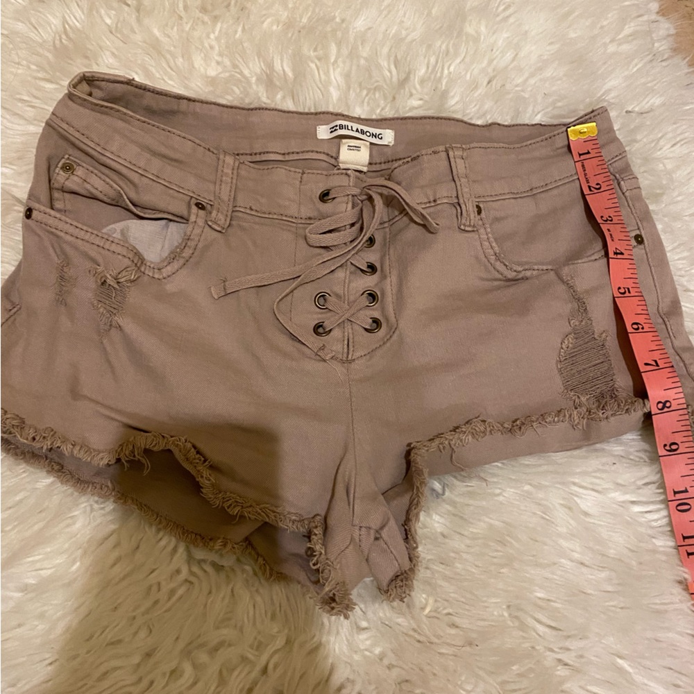 SZ 27 Beige Laced Billabong Shorts